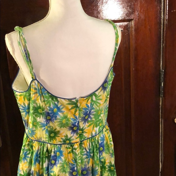 Super cute floral dress - Picture 3 of 4